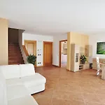 فيلة Between And Mountains