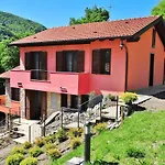 فيلة Between And Mountains Valbrona